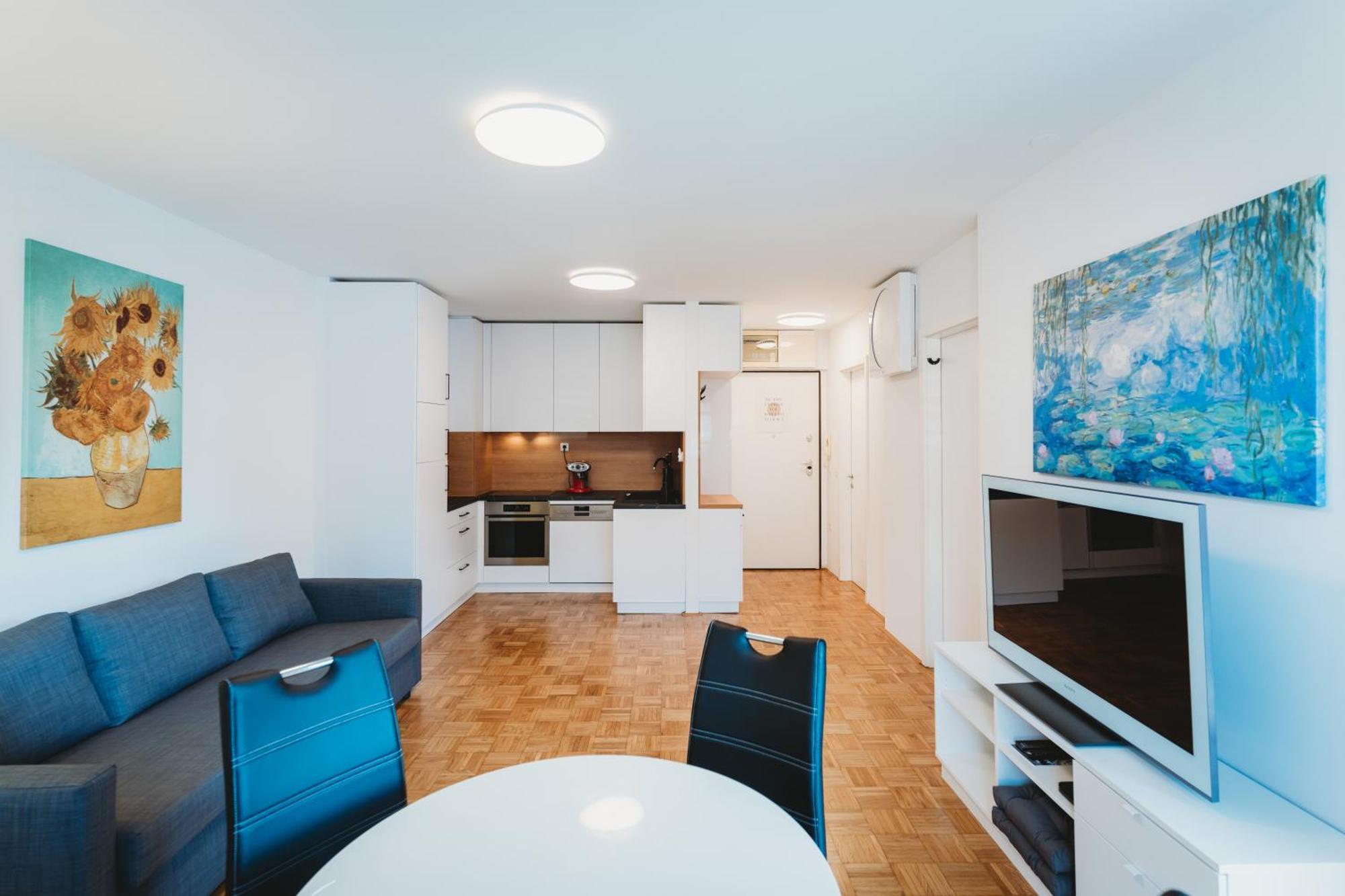 Peaceful Little Retreat, Spacious Free Garage Park *